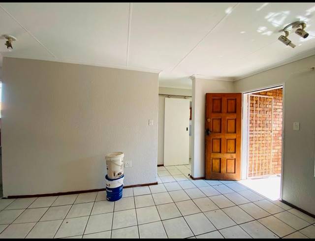 2 BEDROOM TOWNHOUSE FOR SALE IN GROBLERPARK